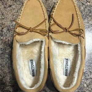 Minnetonka men’s Tan Moccasins